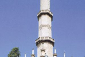 Minaret v zámeckém parku